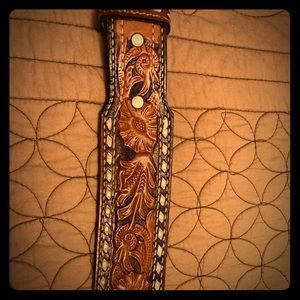 Vintage Awesomeness!  Western tooled leather belt